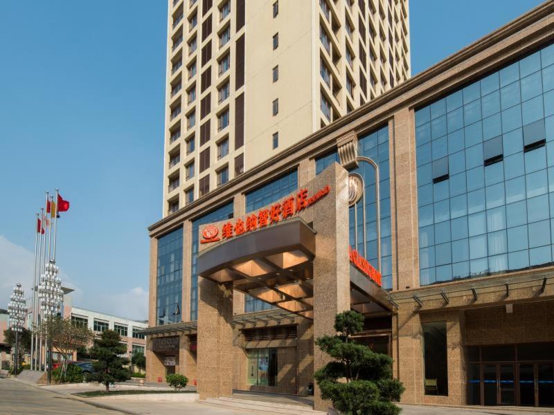 Vienna Classic Hotel Dongguan Changan Xiandai Exterior foto
